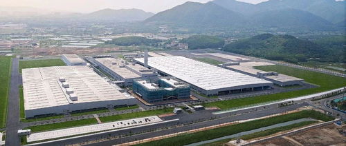 何小鹏带你走进肇庆智能工厂 新能源汽车制造的“一日导游”